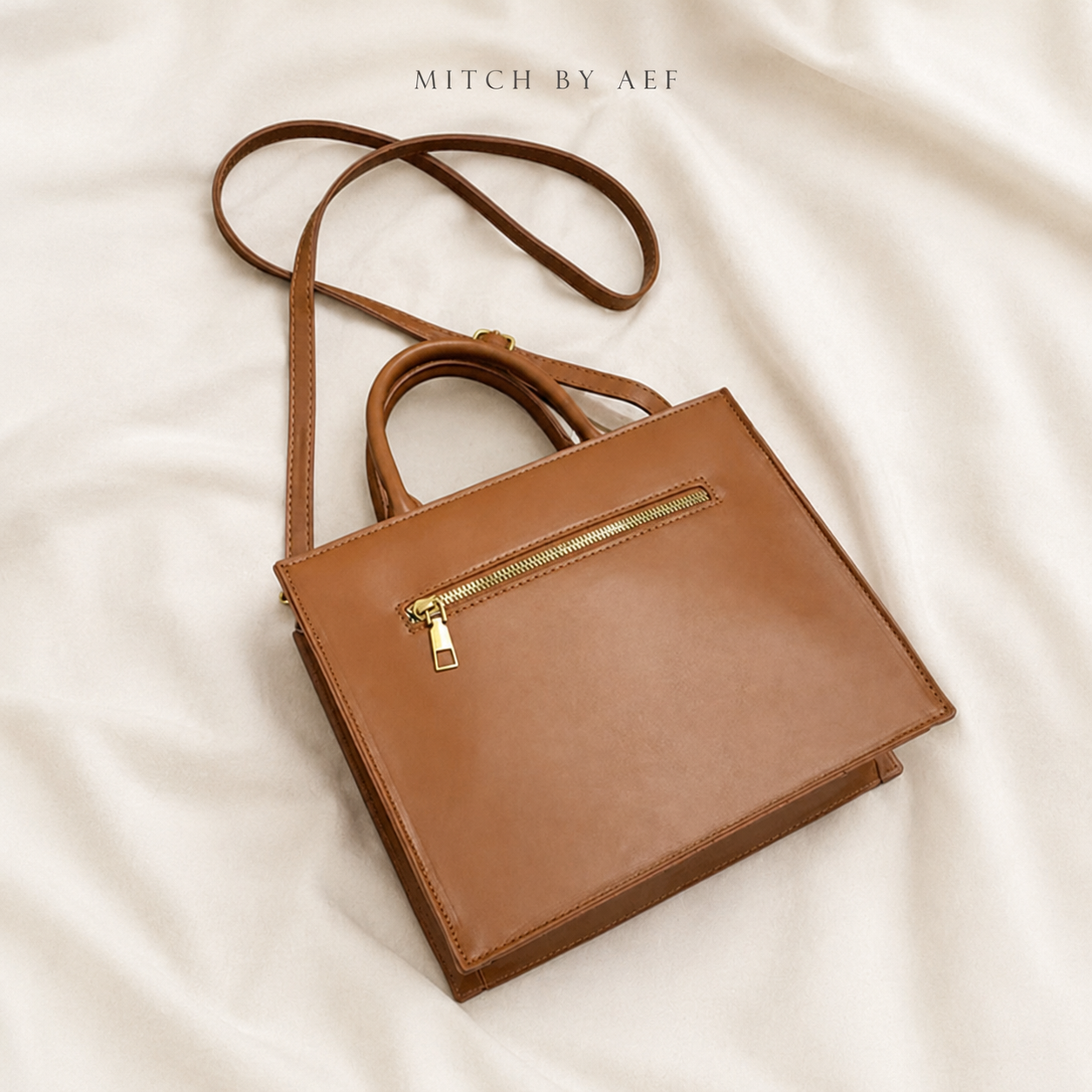 Sac à main femme brun cognac ARCANA, vue arrière avec poche zippée et bandoulière – MITCH BY AEF #Brun Cognac