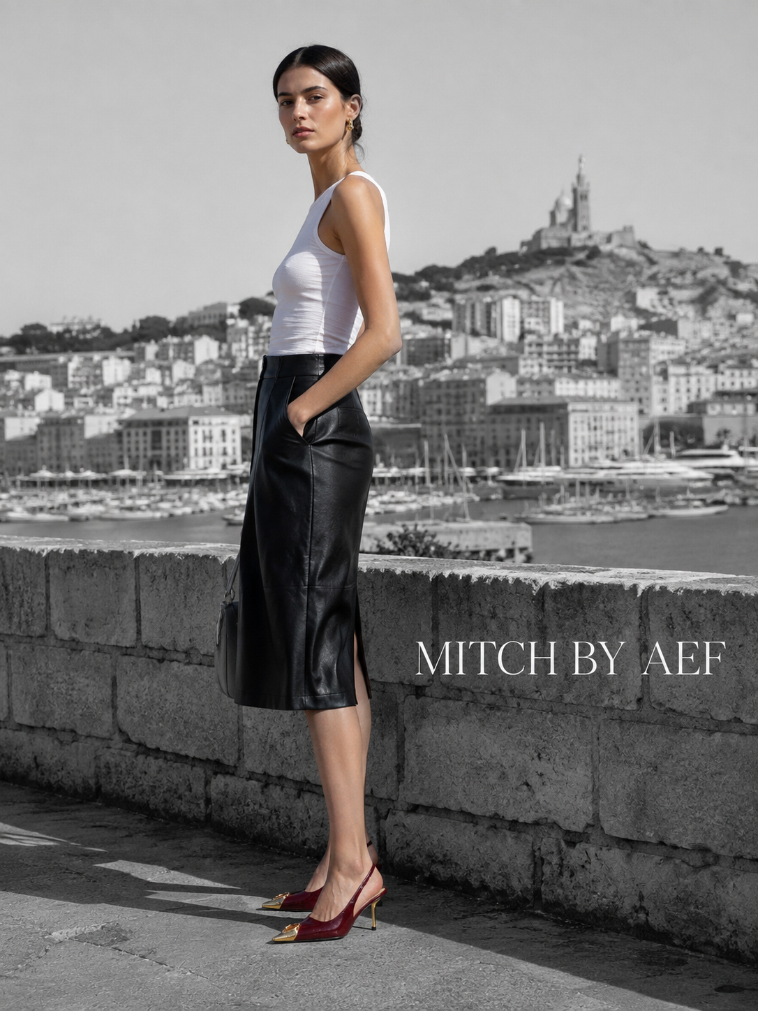 Escarpins bordeaux talon fin MITCH By AEF portés à Marseille, vue sur Notre-Dame de la Garde