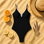 Maillot de bain une pièce noir liseré blanc, flat lay sable doré 
avec oranges citron lavande et chapeau paille — MITCH by AEF