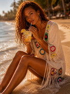 Tunique de plage crochet ivoire fleurs multicolores franges, mannequin cocktail coucher de soleil bord de mer — MITCH by AEF