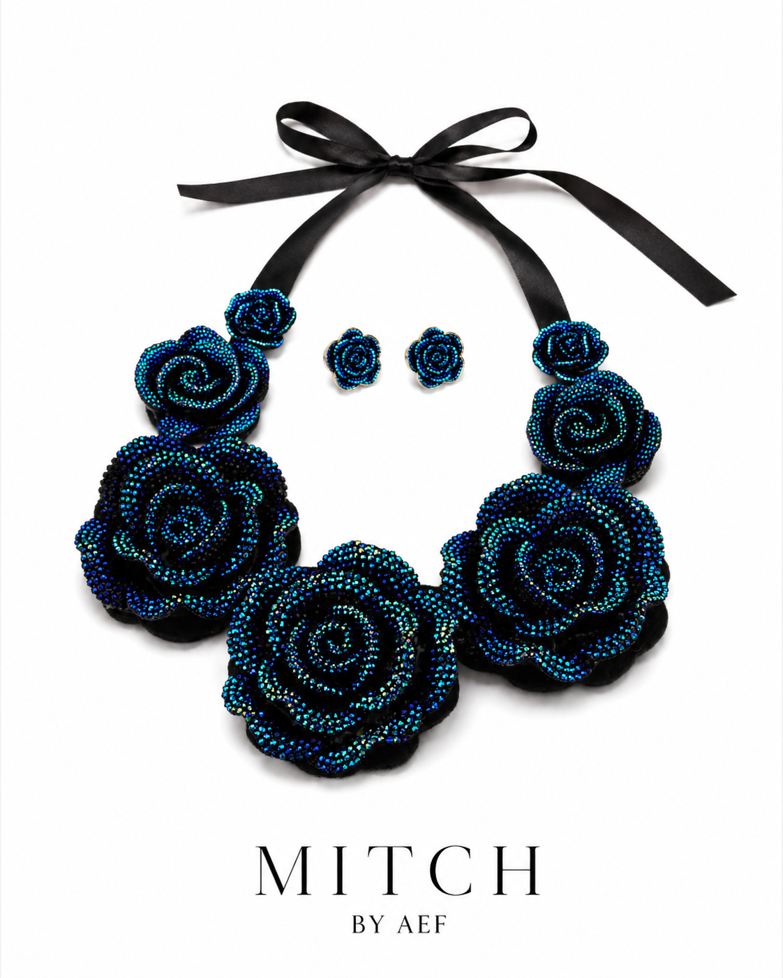 Parure AZURA avec collier floral bleu ajustable et boucles d’oreilles assorties